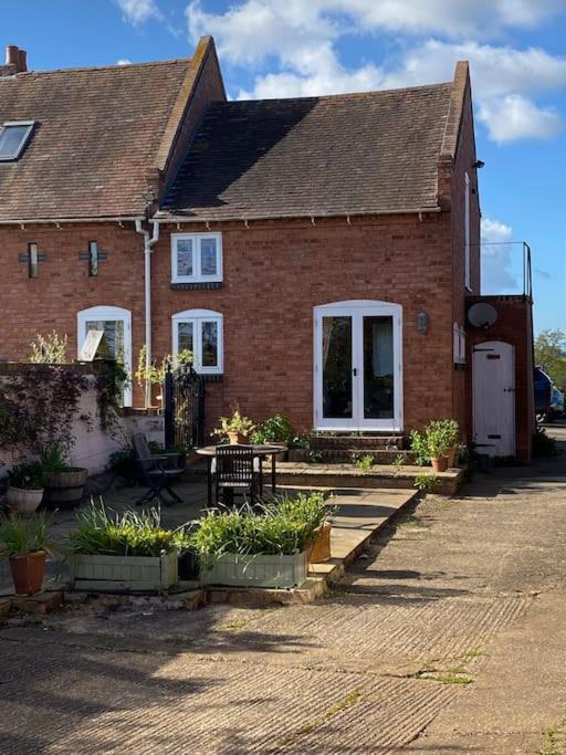 Cottage Barn Conversion On Working Farm Worcester Exterior photo