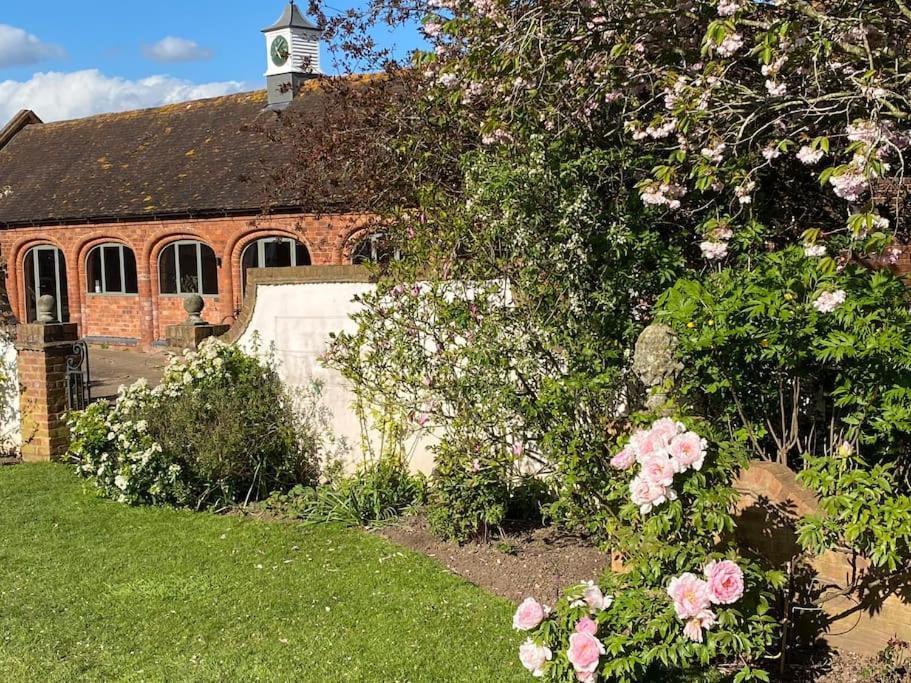Cottage Barn Conversion On Working Farm Worcester Exterior photo